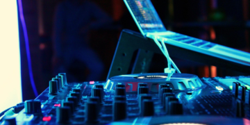 Exploring Tech Trends: Top 5 Breakthroughs to Watch