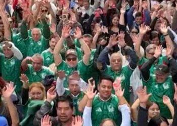 Mexico attempts largest-ever ‘wave’ after popularizing it in 1986