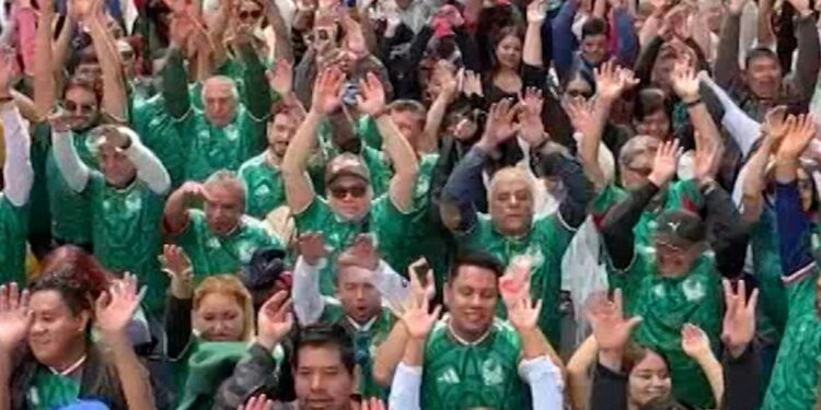 Mexico attempts largest-ever ‘wave’ after popularizing it in 1986