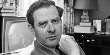 ‘His life was one of fantasy’: How John le Carré’s spy novels were shaped by his con-man father