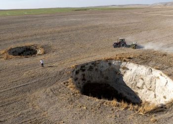 Droughts are transforming the Turkish landscape with massive sinkholes