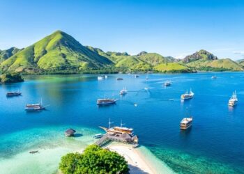 Dragons, Volcanoes, and Pink Sands: The Ultimate Southern Indonesian Yacht Charter Experience