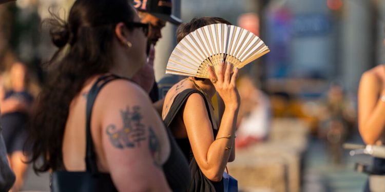 Blistering Heat Is Expected to Linger Through Weekend
