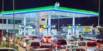 Govt slashes petrol, diesel prices by Rs5 per litre for next week