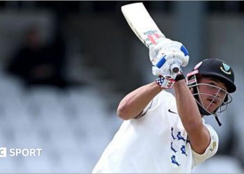 Tom Clark: Sussex batter agrees new one-year contract at Hove