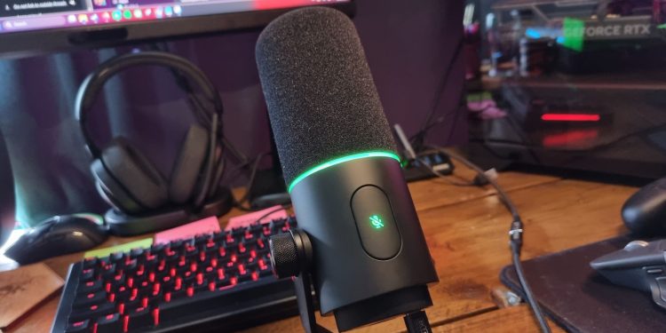 Razer Seiren V3 Pro microphone review
