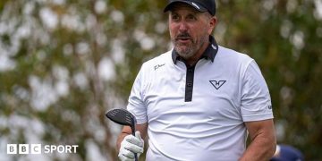 Phil Mickelson disputes misconduct allegations over golf club exits