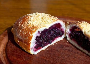 A sweet bun so good it inspired a national holiday
