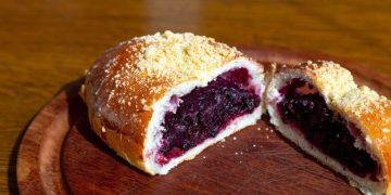A sweet bun so good it inspired a national holiday